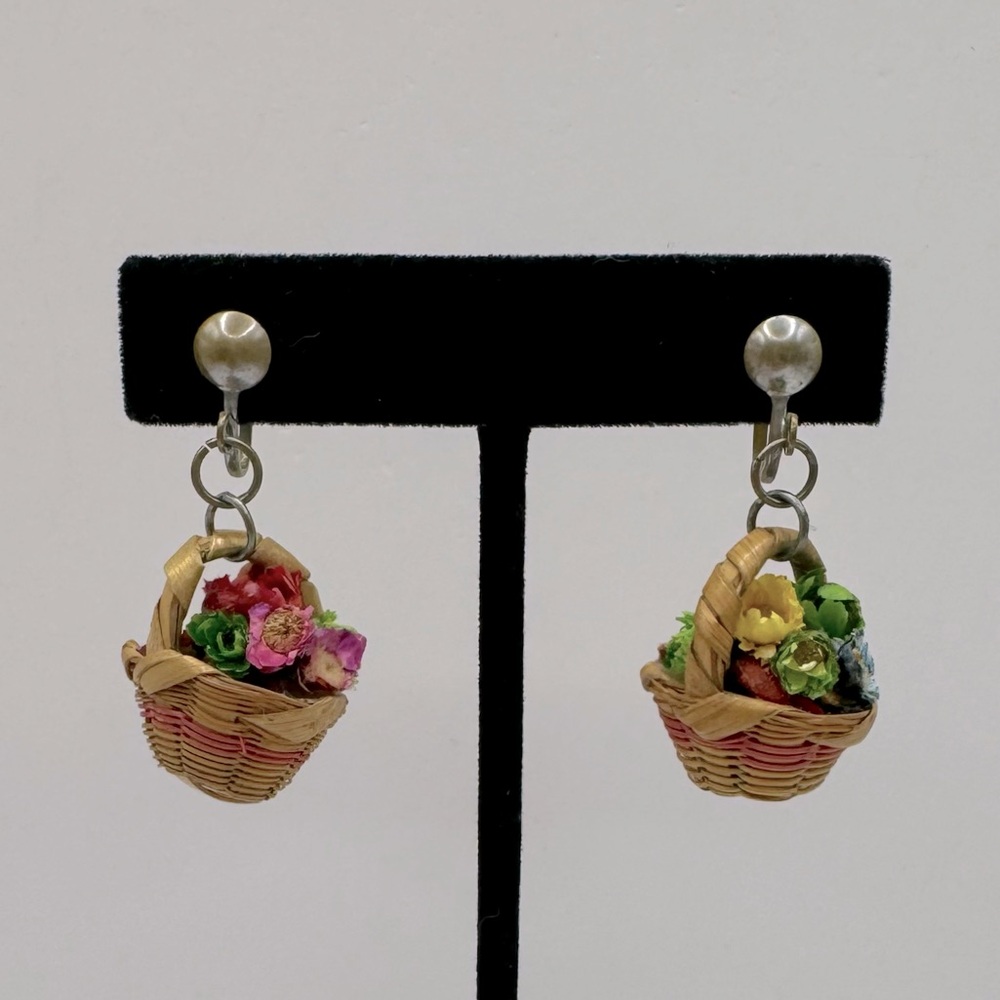 VINTAGE Straw Flower Basket Dangle Screw-Back Earrings WEST GERMANY